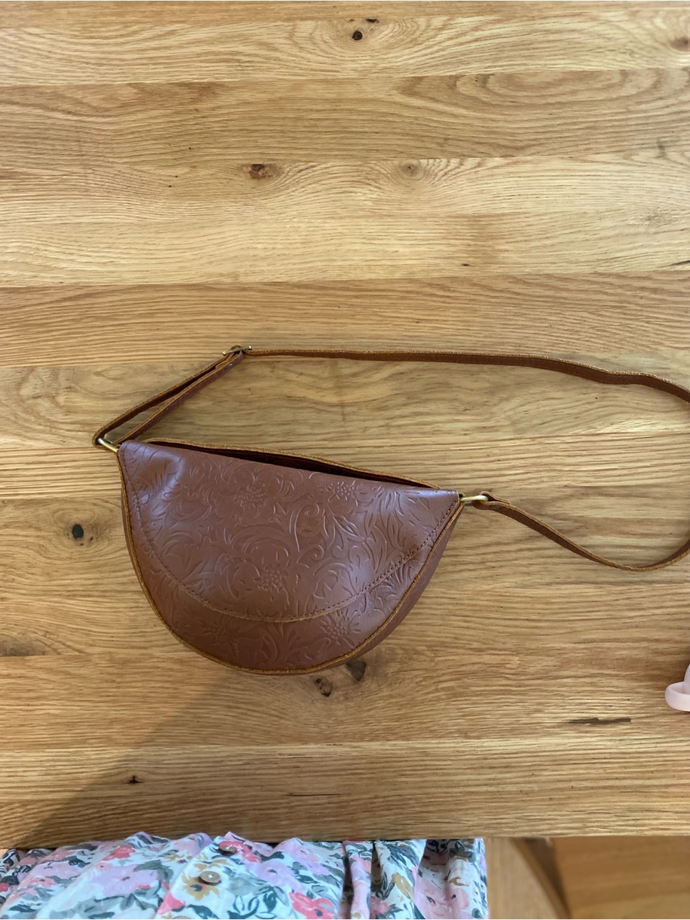 portland leather medium koala sling in meadow